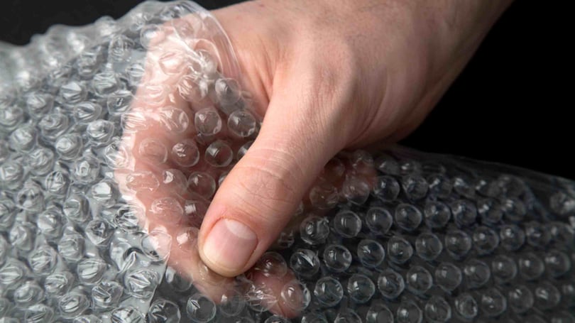 Jugar con plástico de burbujas ayuda a combatir el estrés