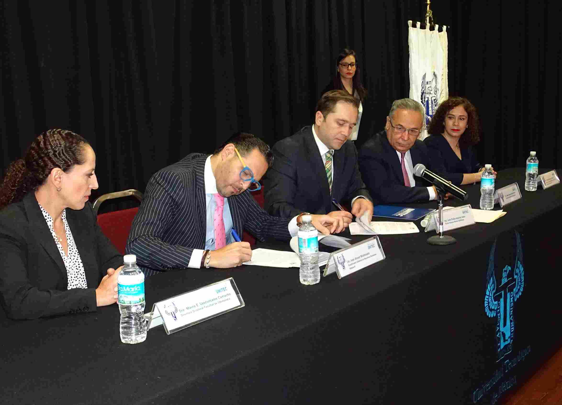 Firma convenio Infonavit