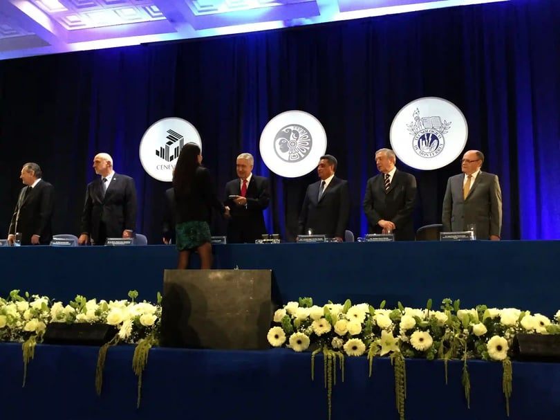 Reconocen a egresados por resultados de excelencia en EGEL