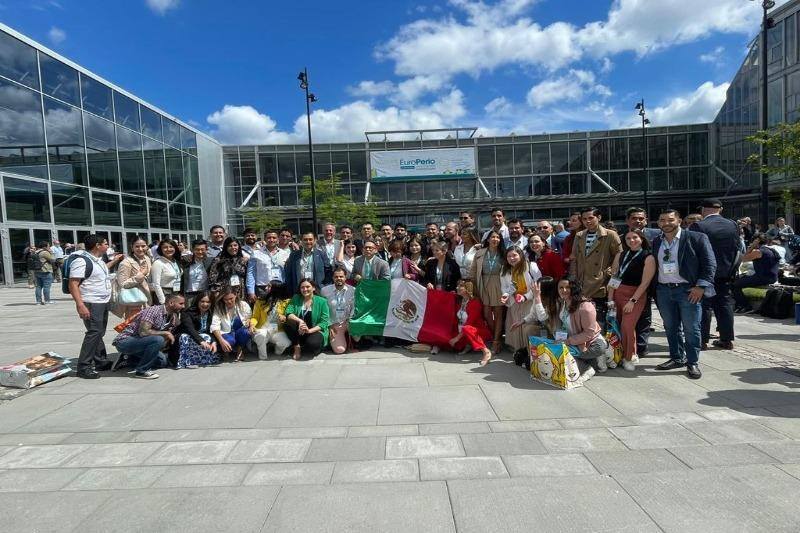 Grupo de UNITEC representando a México en EuroPerio 10, evento de odontología en Copenhague.