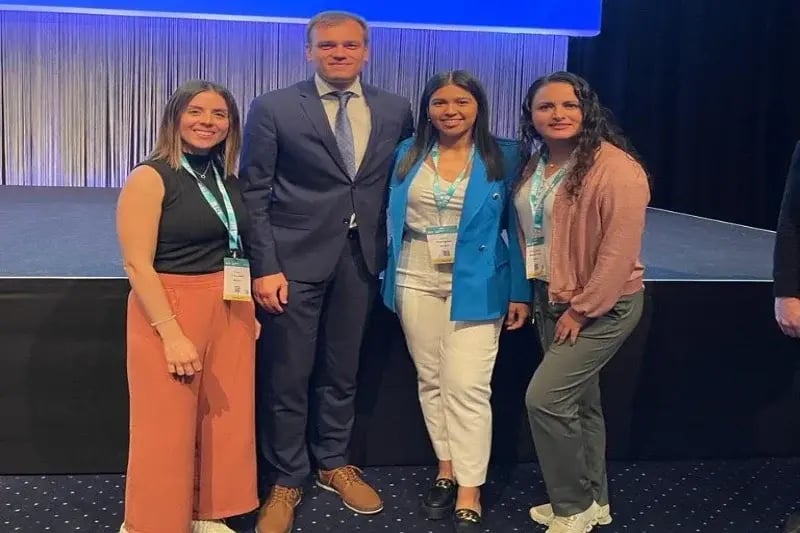 Estudiantes de UNITEC en una conferencia internacional de odontología en Copenhague.