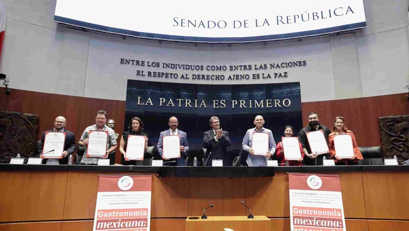 Entrega de reconocimientos a expertos en gastronomía mexicana en el Senado de la República - Promoción de la cultura culinaria mexicana