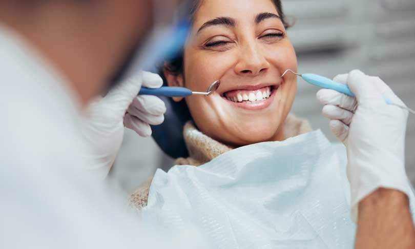 Paciente de odontólogo sonriendCómo saber si la odontología es mi vocación