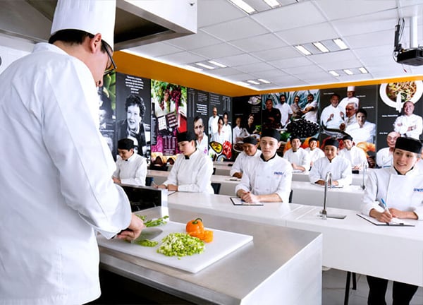 Mesas de cata para formación sensorial de estudiantes de Gastronomía