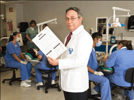 Dr. Javier García: reconocimiento a 30 años de preparar odontólogos