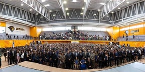 Estudiantes reciben el premio CENEVAL al desempeño de Excelencia EGEL