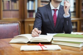 ¿Por qué estudiar una maestría en Derecho?