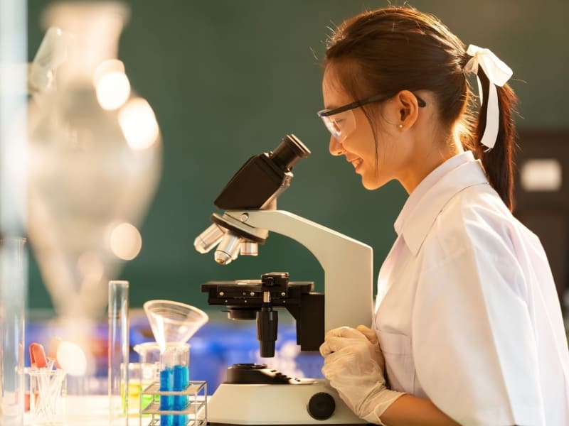 Licenciatura en Químico Farmacéutico Biólogo UNITEC | Perfil, materias y oportunidades