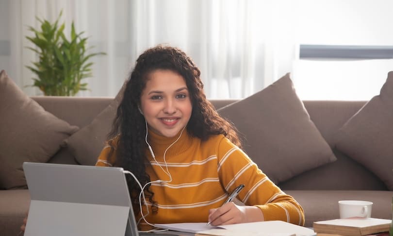 beneficios-de-estudiar-en-linea-en-mexico-UNITEC-shutterstock_2472397057
