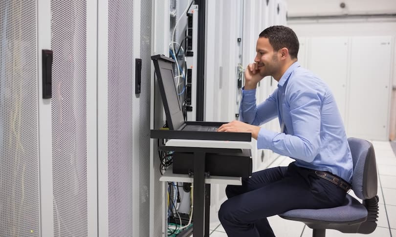 Estudiante de la UNITEC desarrollando sus hard skills