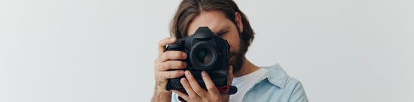 estudiante de fotografía profesional en la universidad