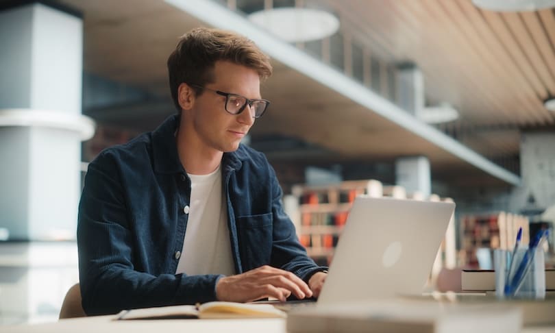 Estudiante de una maestria en línea de la UNITEC