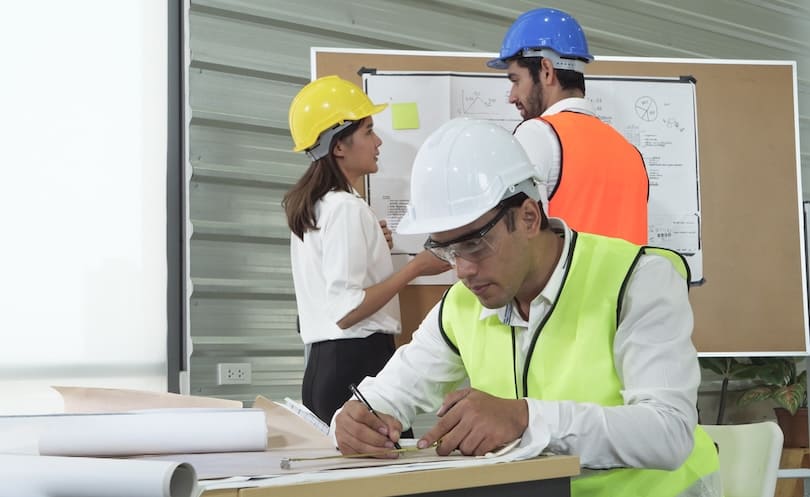 Desafíos comunes de estudiar Ingeniería en línea y cómo superarlos