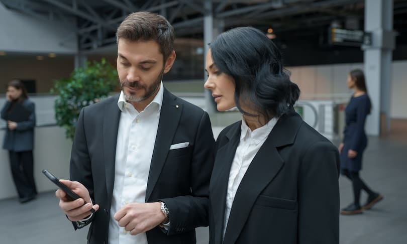 Egresados de Administración Pública de la UNITEC evaluando sus opciones de trabajo