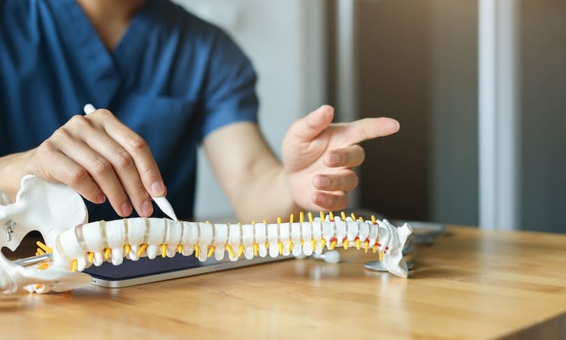 Consultorio simulado de fisioterapia UNITEC con práctica de interrogatorio y valoración clínica