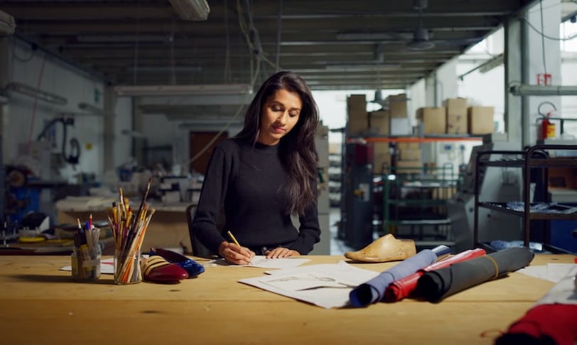 El diseño en México México tiene una rica tradición en diseño que se refleja en su arte, arquitectura y artesanías. El diseño mexicano es reconocido internacionalmente por su creatividad, diversidad cultural y conexión con la historia y la identidad del país. Desde el diseño gráfico hasta la moda y la arquitectura, México ha producido talentosos diseñadores que han dejado una marca distintiva en la escena mundial del diseño.
