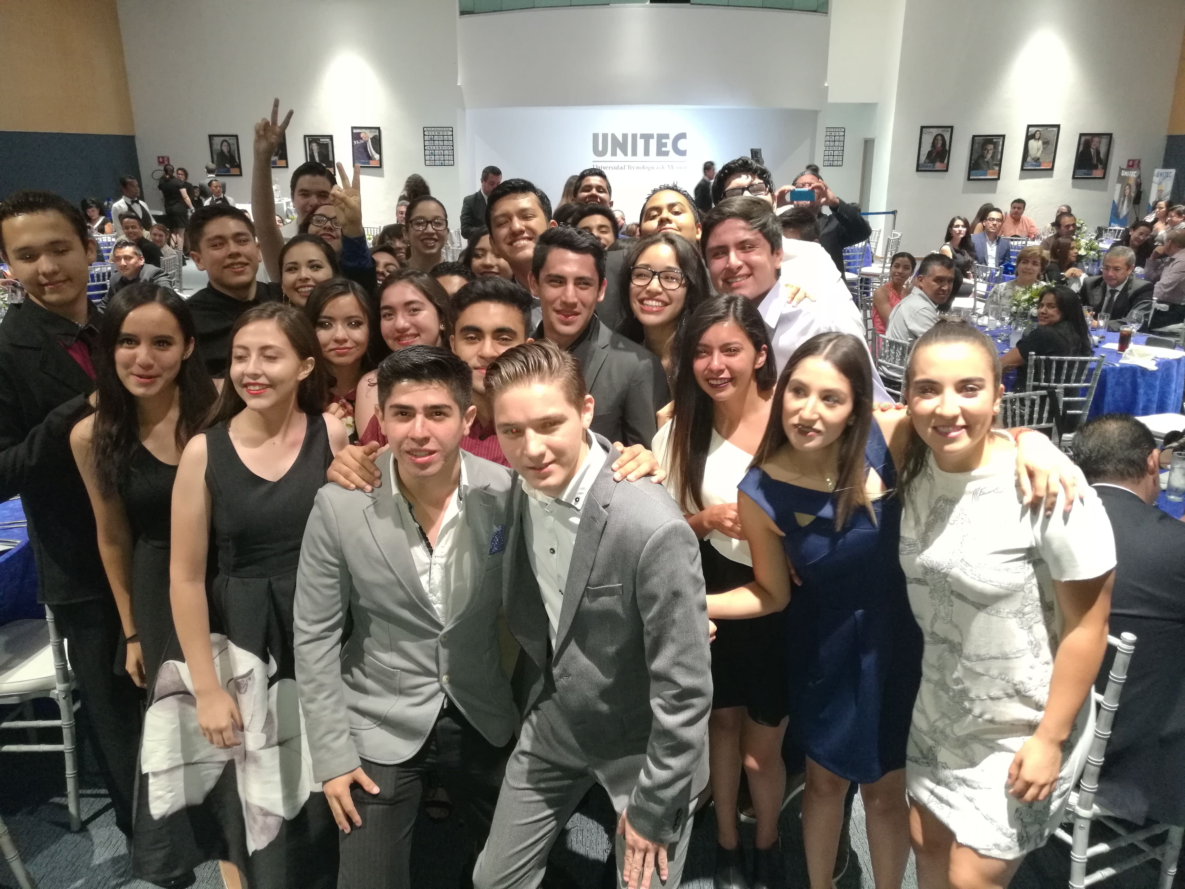 Celebran a la primera generación de Prepa UNITEC en Campus León