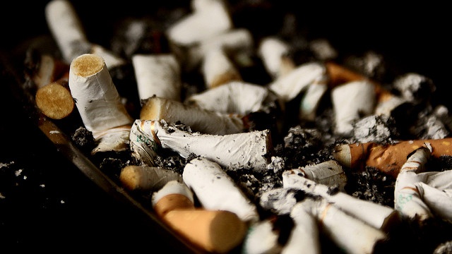 El tabaco y tus dientes: 5 efectos de fumar que desconocías