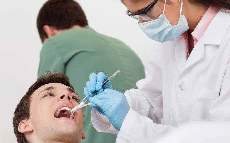 Los beneficios de estudiar una especialidad en Odontología